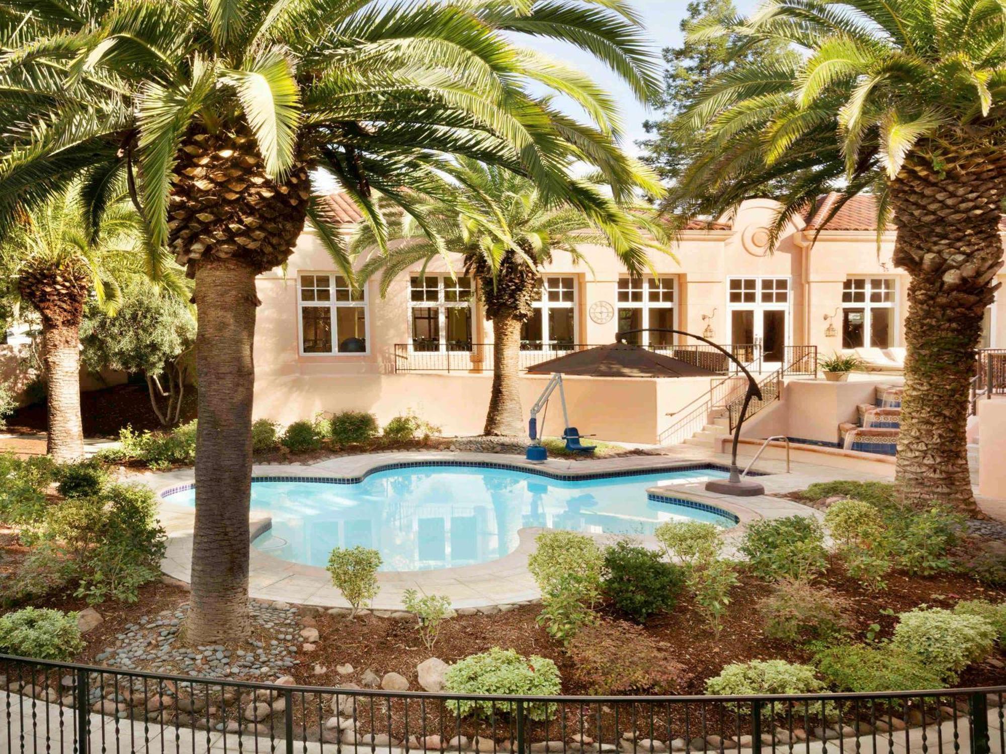 Fairmont Mission & Hotel 5*