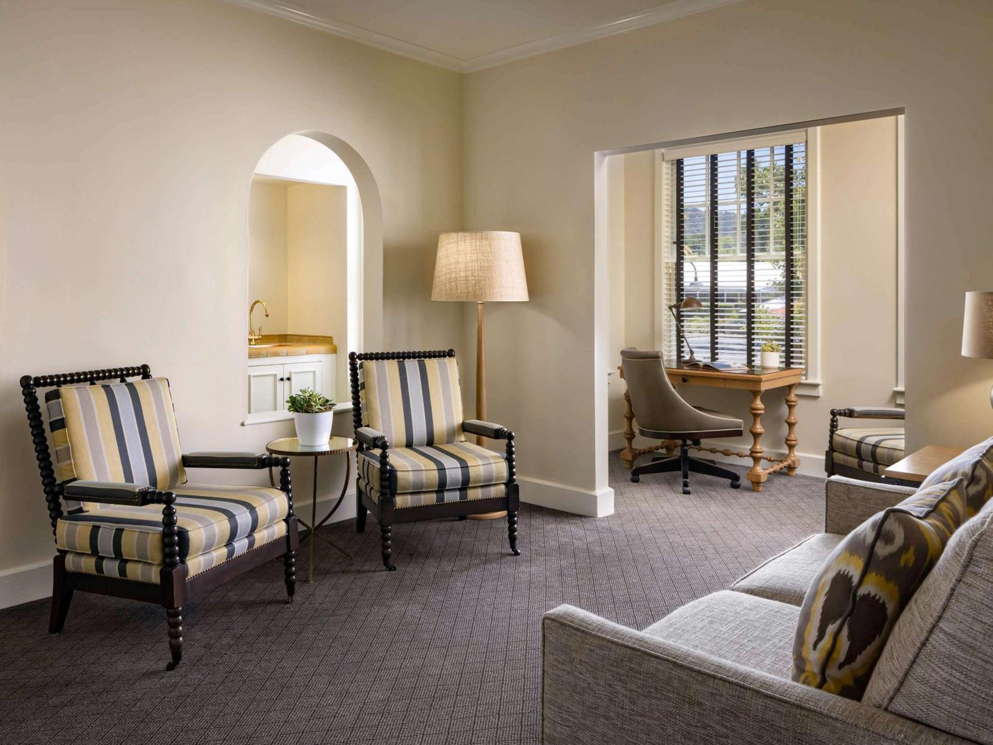 Fairmont Mission & Hotel 5*